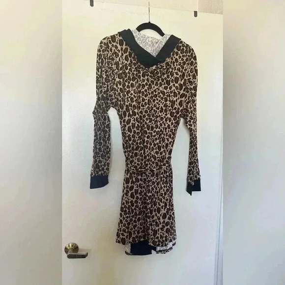NWT Leopard Print DKNY Robe - Picture 5 of 9